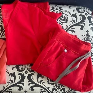 Figs Pop red:
XS Casma top
S petite Zamora joggers